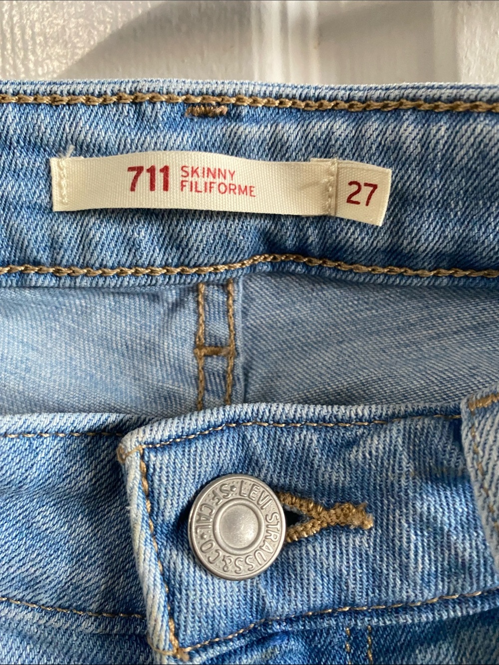 Levi’s 711 Skinny Jeans W27 L30 Distressed Light Wash Denim | kmcloset26 - Picture 8 of 12